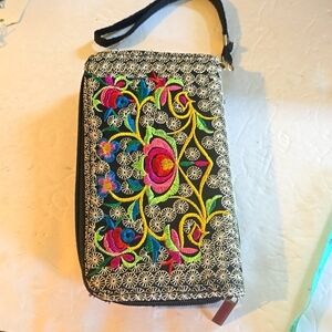 Vibrant Multi-Color Embroider Wristlet Multiple Compartments Floral Zip Sz.Large
